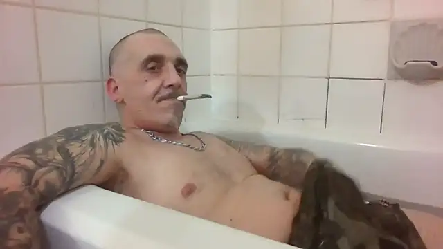 Snapshot of CandiedPompano chatting on 09-26-25, 04:16 CandiedPompano online show from 09-26-25, 04:16