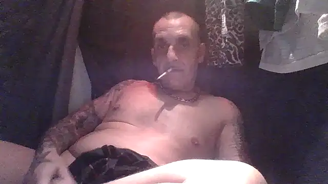 Snapshot of CandiedPompano chatting on 10-08-25, 06:00 CandiedPompano online show from 10-08-25, 06:00