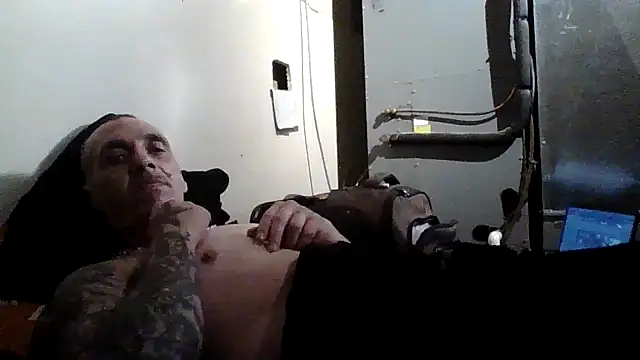 Snapshot of CandiedPompano chatting on 10-20-25, 03:56 CandiedPompano online show from 10-20-25, 03:56