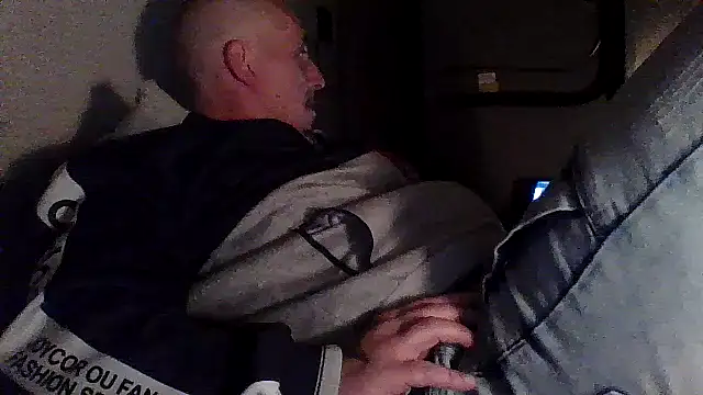 Snapshot of CandiedPompano chatting on 10-22-25, 08:30 CandiedPompano online show from 10-22-25, 08:30