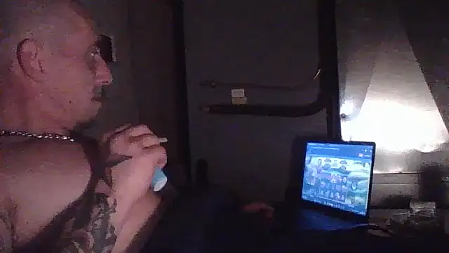 Snapshot of CandiedPompano chatting on 10-30-25, 05:13 CandiedPompano online show from 10-30-25, 05:13