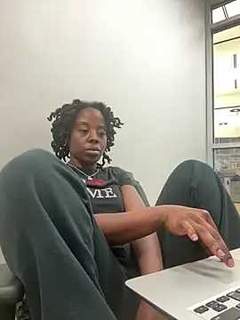 Snapshot of choclatepeaach chatting on 03-16-26, 04:33 choclatepeaach online show from 03-16-26, 04:33