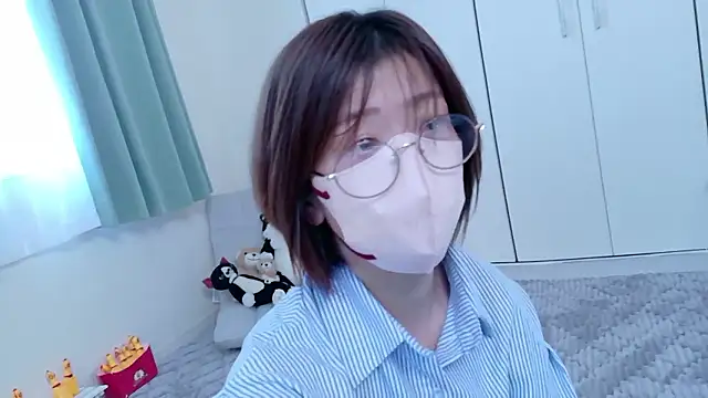 Snapshot of Risa_06 chatting on 05-10-26, 05:01 Risa 06 online show from 05-10-26, 05:01