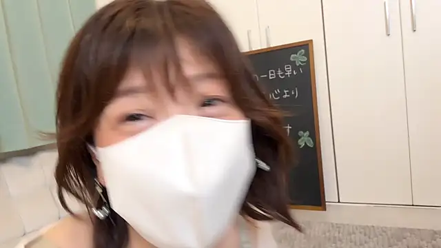 Snapshot of Risa_06 chatting on 08-06-26, 11:45 Risa 06 online show from 08-06-26, 11:45