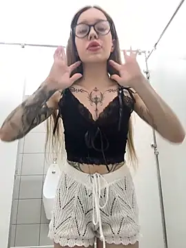 Snapshot of babydolll chatting on 07-02-26, 01:06 babydolll online show from 07-02-26, 01:06