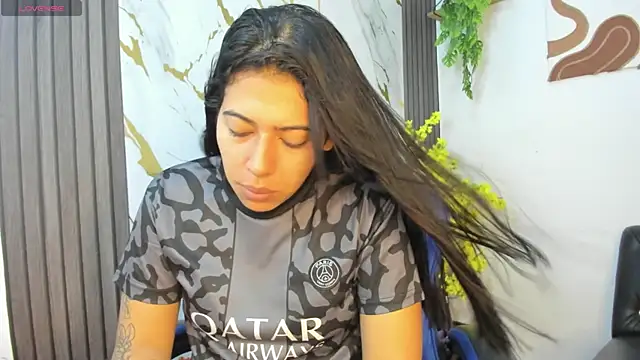 Snapshot of Caro_kitty- chatting on 04-21-26, 01:39 Caro kitty- online show from 04-21-26, 01:39