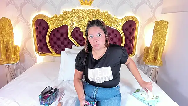 KendralHolson online show from 10-29-25, 04:37