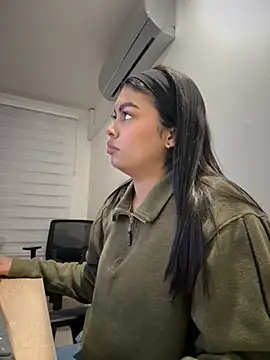 jennifer oliveira online show from 12-05-25, 06:33