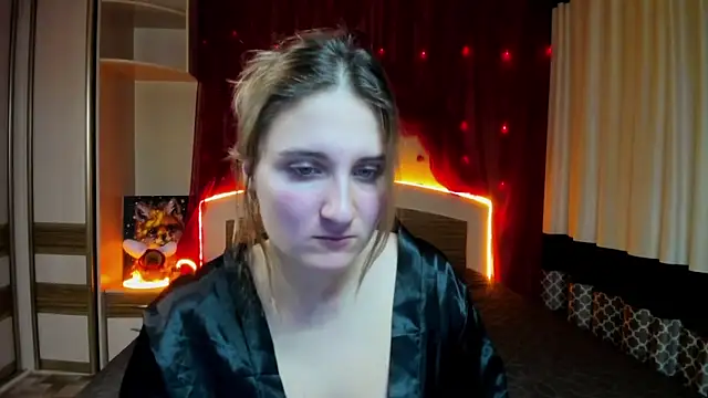 Snapshot of Miss_Elsa_ chatting on 12-15-25, 01:15 Miss Elsa online show from 12-15-25, 01:15