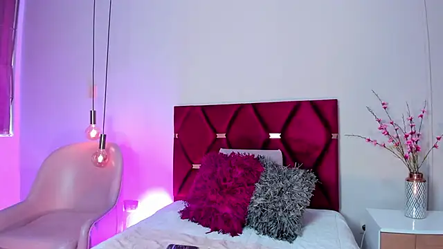 AntonellaHall  online show from 12-28-24, 12:24