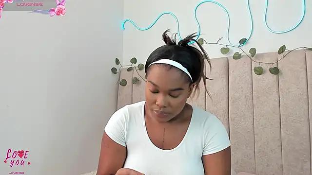 Kaseydelvey online show from 10-28-25, 02:31