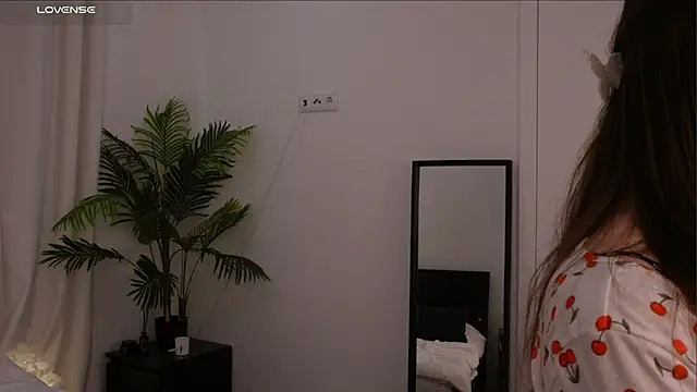 Lilly Colins online show from 01-18-25, 09:02