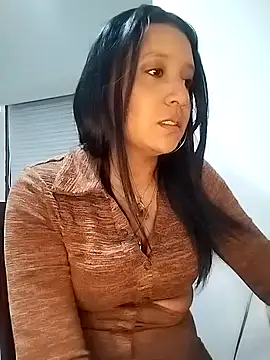 Snapshot of cami_victoria chatting on 01-05-26, 06:44 cami victoria online show from 01-05-26, 06:44