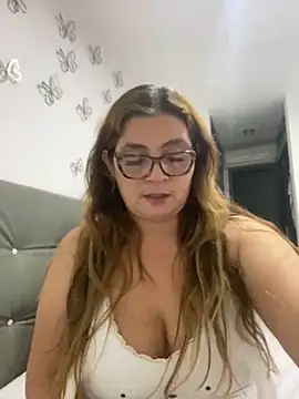 AntonellaAlondra4 online show from 03-01-25, 04:47