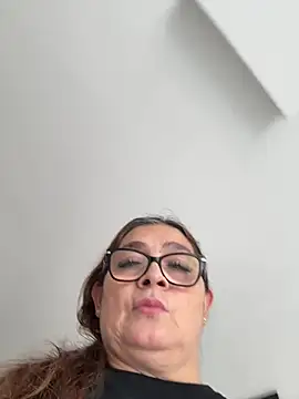Snapshot of AntonellaAlondra4 chatting on 05-26-26, 01:18 AntonellaAlondra4 online show from 05-26-26, 01:18