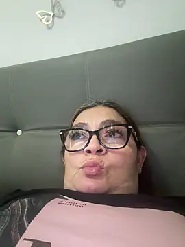 Snapshot of AntonellaAlondra4 chatting on 05-31-26, 09:05 AntonellaAlondra4 online show from 05-31-26, 09:05