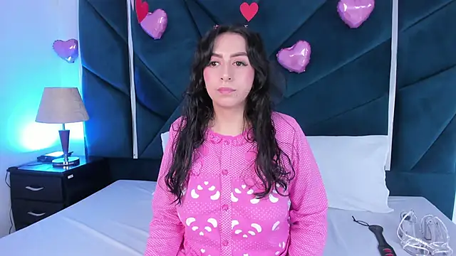 Snapshot of AlondraMendez chatting on 02-18-25, 04:37 AlondraMendez online show from 02-18-25, 04:37