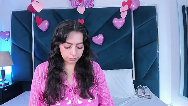 Snapshot of AlondraMendez chatting on 02-18-25, 10:49 AlondraMendez online show from 02-18-25, 10:49