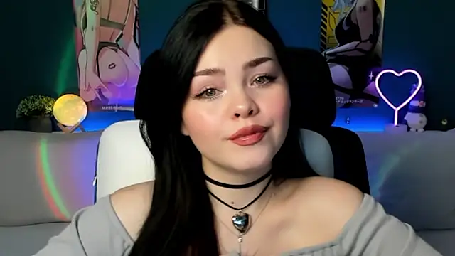 Snapshot of AkiraKatsu chatting on 12-19-24, 06:56 AkiraKatsu online show from 12-19-24, 06:56