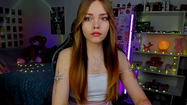 Snapshot of AkiraKatsu chatting on 11-08-25, 11:32 AkiraKatsu online show from 11-08-25, 11:32