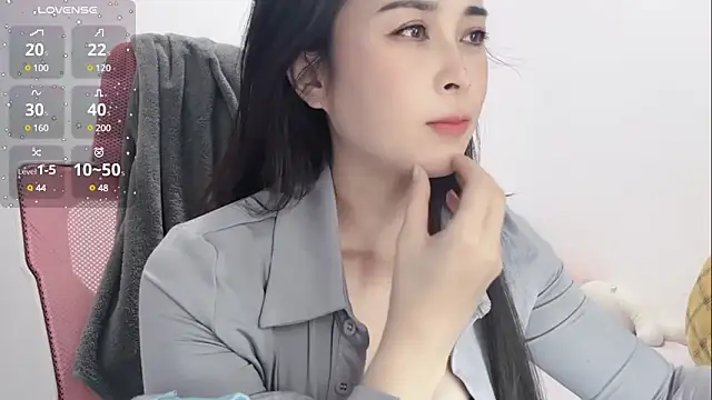 Snapshot of Qwi-V1 chatting on 01-22-25, 11:43 Qwi-V1 online show from 01-22-25, 11:43