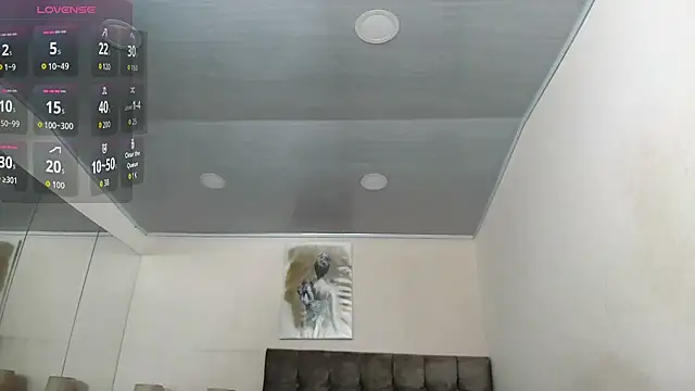 Snapshot of IssabellaJones chatting on 10-24-25, 02:41 IssabellaJones online show from 10-24-25, 02:41