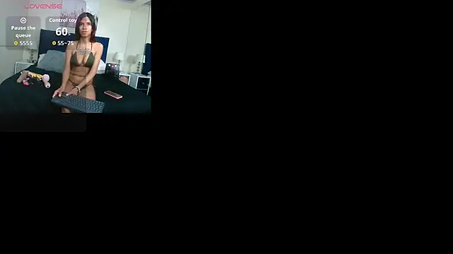 Snapshot of IssabellaJones chatting on 11-22-25, 03:38 IssabellaJones online show from 11-22-25, 03:38