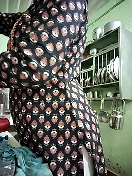 Snapshot of Kashish_SC chatting on 03-10-25, 02:37 Kashish SC online show from 03-10-25, 02:37