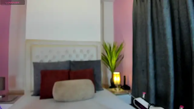 Snapshot of nicolle_pierce chatting on 05-12-26, 12:13 nicolle pierce online show from 05-12-26, 12:13