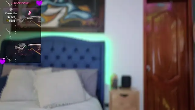 QueenYsuRey online show from 10-16-25, 05:03