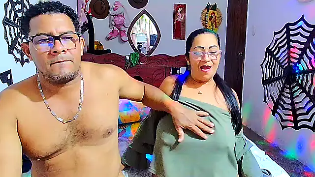 Snapshot of rosi_pamela chatting on 11-01-25, 08:00 rosi pamela online show from 11-01-25, 08:00