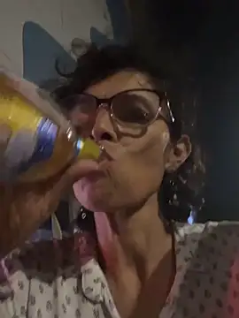 MireyaTorresGu online show from 12-17-25, 04:40