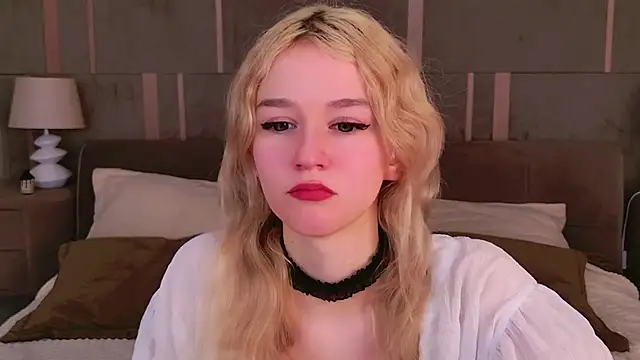 Snapshot of NaomiLoys chatting on 03-08-25, 02:55 NaomiLoys online show from 03-08-25, 02:55