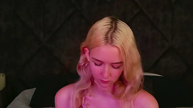 Snapshot of NaomiLoys chatting on 09-13-25, 09:03 NaomiLoys online show from 09-13-25, 09:03