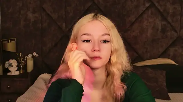 NaomiLoys online show from 11-10-25, 10:36