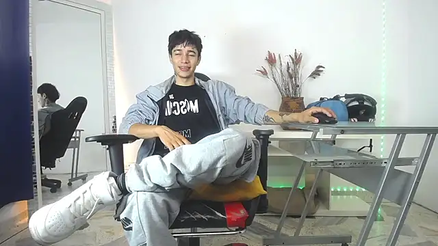 Zacktk7 online show from 01-18-25, 01:29