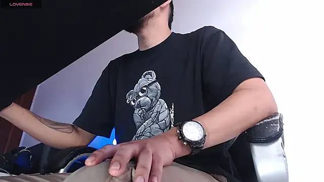 Snapshot of Bedobigcock chatting on 03-17-25, 09:23 Bedobigcock online show from 03-17-25, 09:23