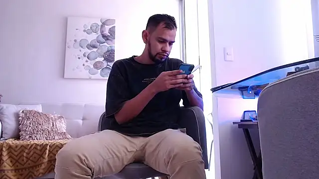 Snapshot of Bedobigcock chatting on 09-28-25, 01:38 Bedobigcock online show from 09-28-25, 01:38