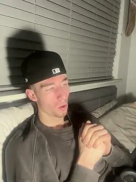 MikesWood21 online show from 12-20-24, 04:09