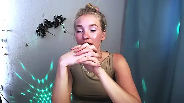 Queen ofLove online show from 05-22-26, 11:16