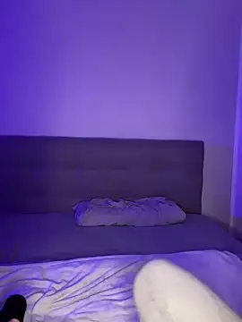 lunawolf21 online show from 12-20-24, 07:39