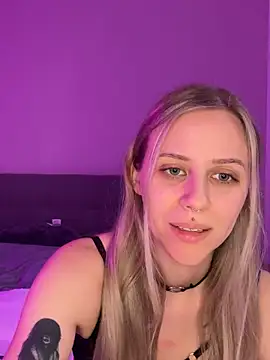 lunawolf21 online show from 01-17-25, 08:13