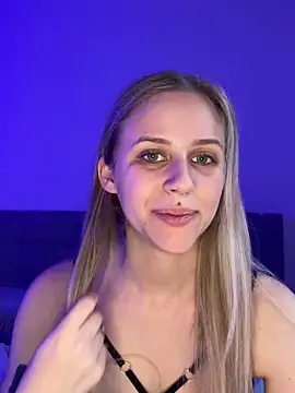 lunawolf21 online show from 02-14-25, 07:17