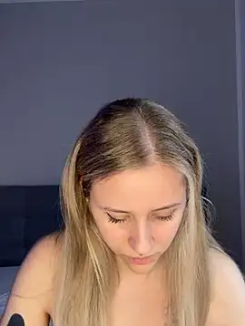 lunawolf21 online show from 02-27-25, 07:12