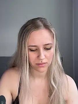 lunawolf21 online show from 02-28-25, 07:05