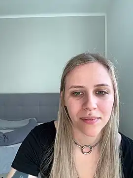 lunawolf21 online show from 03-04-25, 05:45