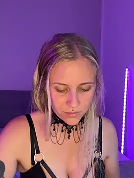 lunawolf21 online show from 09-27-25, 08:52