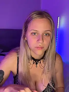 lunawolf21 online show from 10-01-25, 07:42