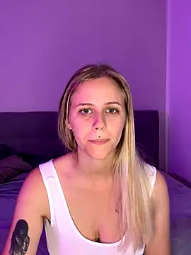 lunawolf21 online show from 10-13-25, 06:24