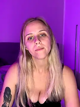 lunawolf21 online show from 10-17-25, 06:32